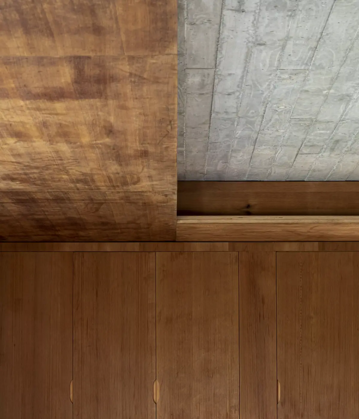 Arquitectura en Narón: integración de volúmenes de hormigón visto en vivienda unifamiliar diseñada por estudio de arquitectura SEA